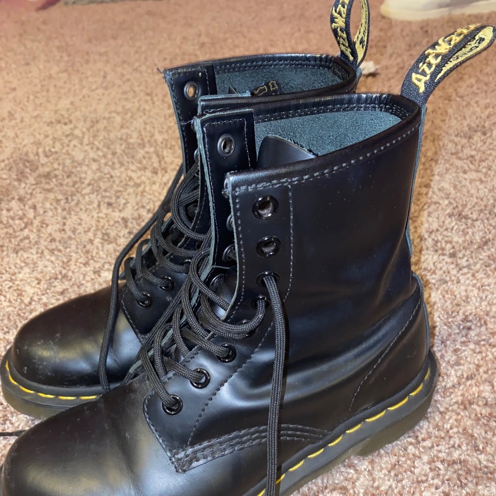 doc martens 1460 8 eye women’s boot